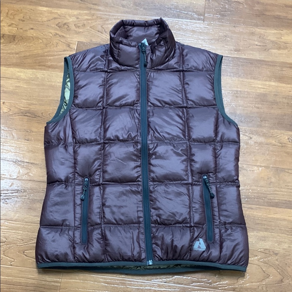 Eddie Bauer Firstascent Mountaineering Whittaker Down Vest